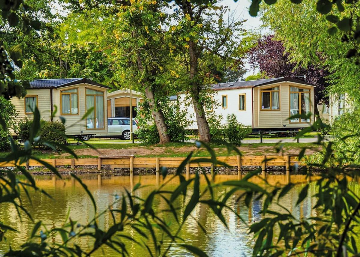 Lakeside Holiday Park Hotel Burnham-on-Sea Exterior photo